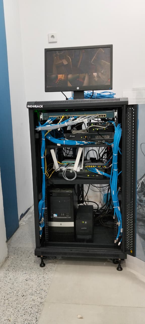 Optimasi ruang server & cable management